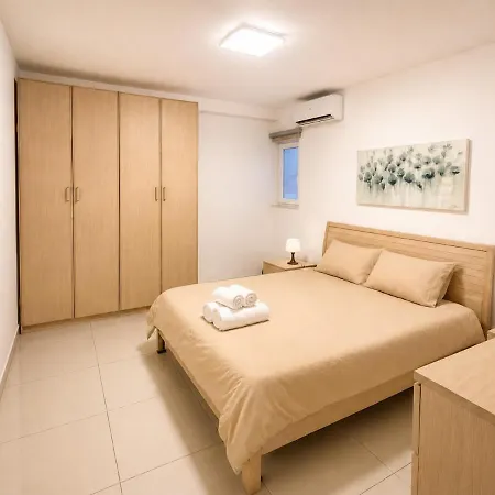Sea View In - Ferry 5 Min - 2 Bedrooms Sliema