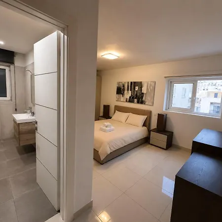 Sea View In - Ferry 5 Min - 2 Bedrooms * Sliema